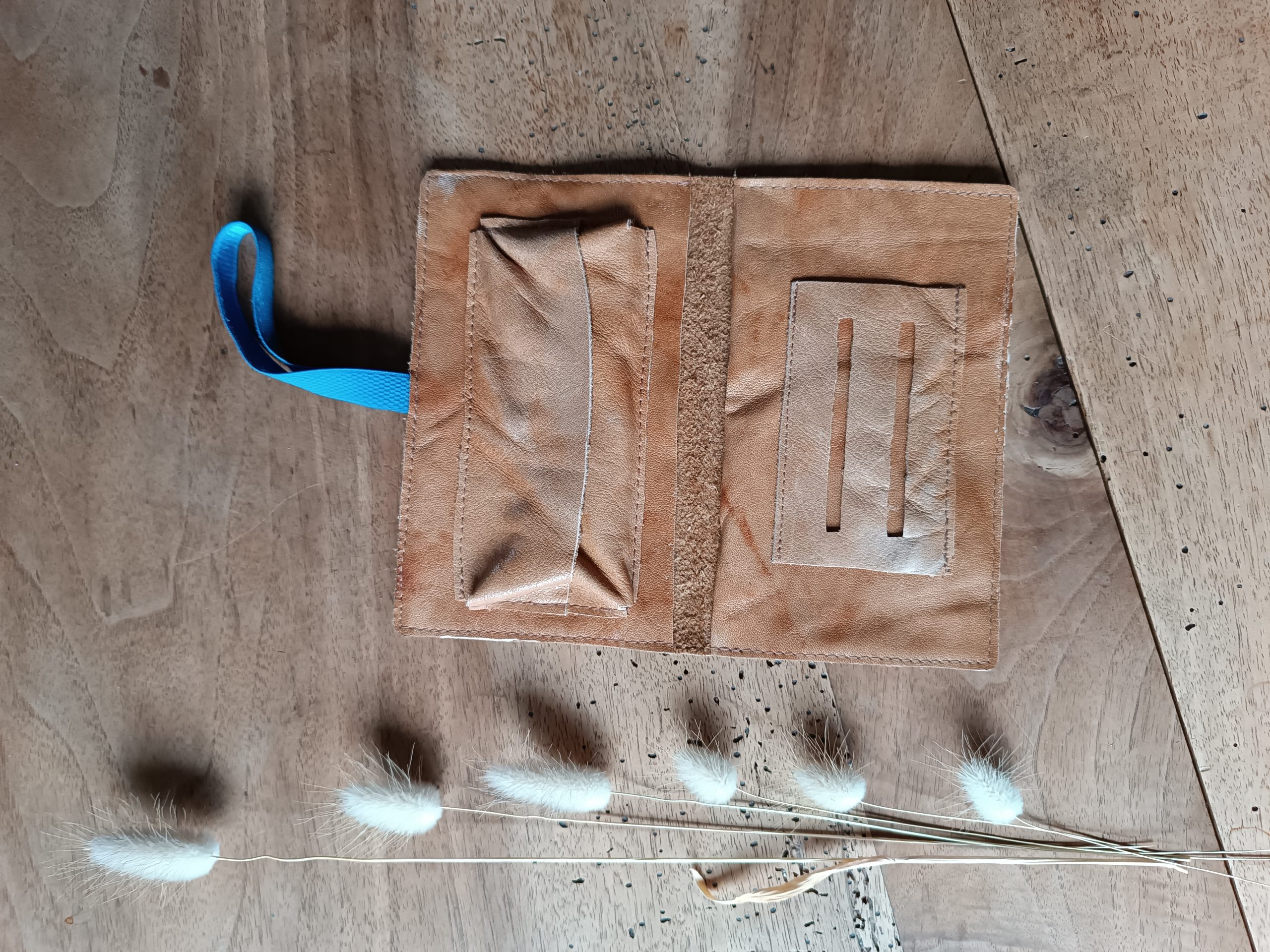 Blague à tabac en cuir marron 100% upcycling et artisanale