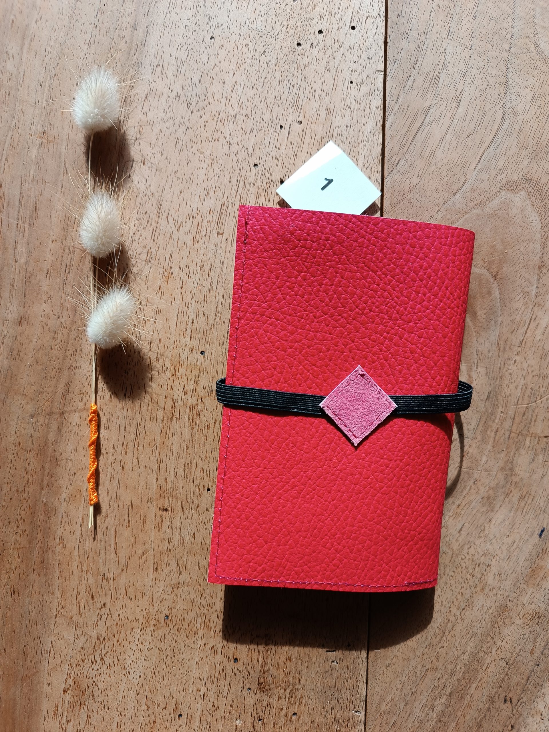 Portefeuille en cuir rouge upcyclé – Image 4