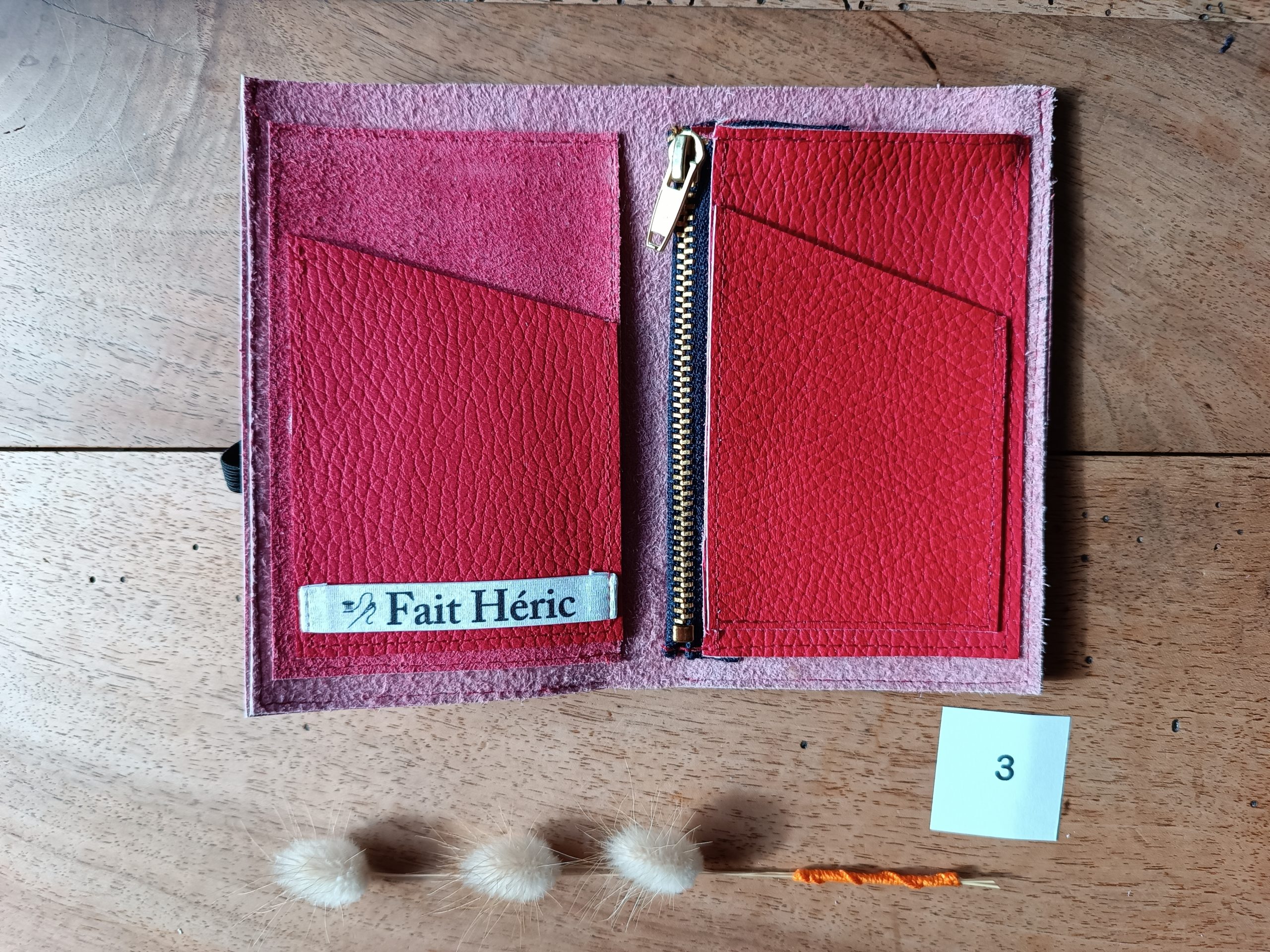 Portefeuille en cuir rouge upcyclé – Image 3