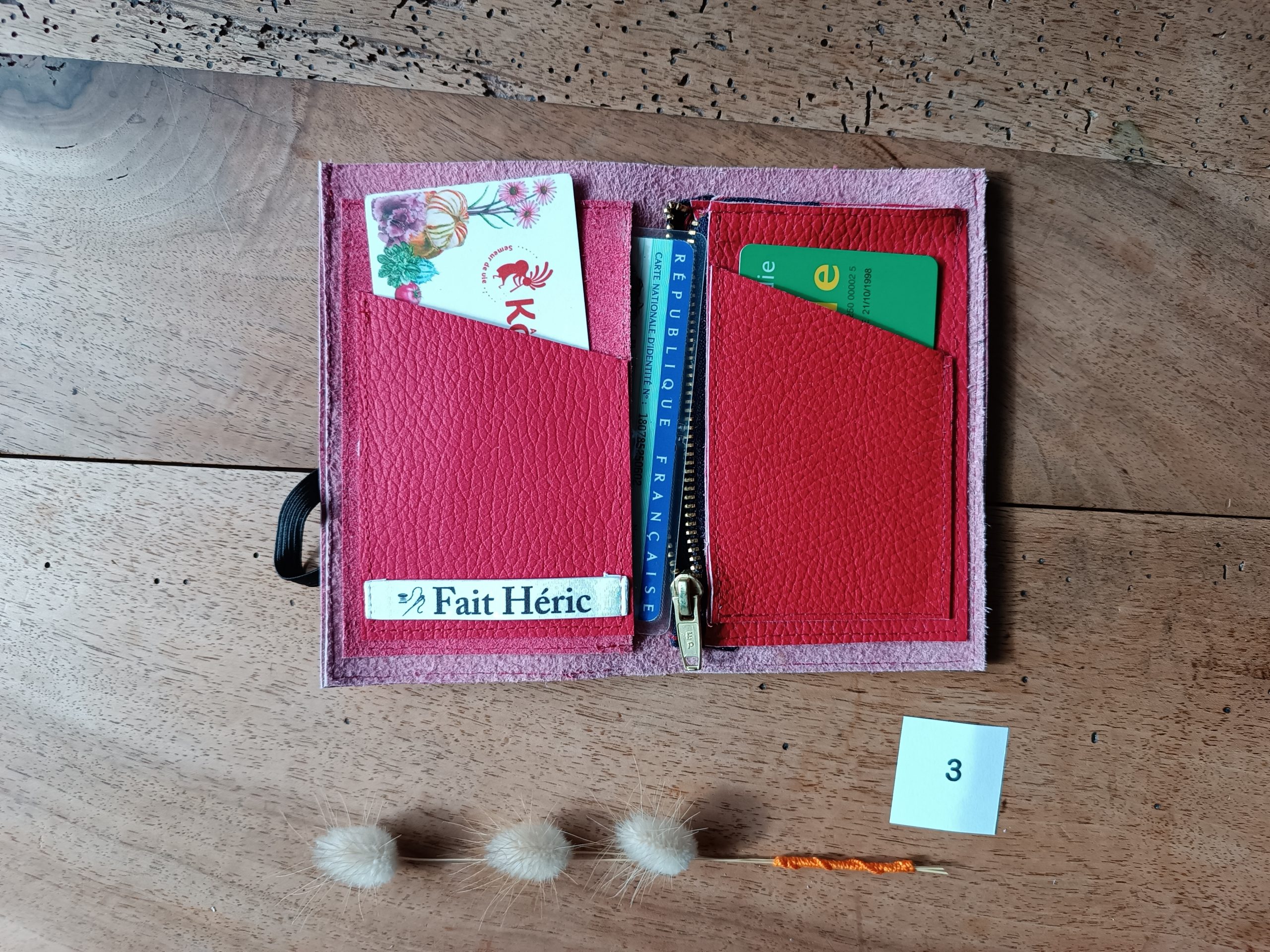 Portefeuille en cuir rouge upcyclé