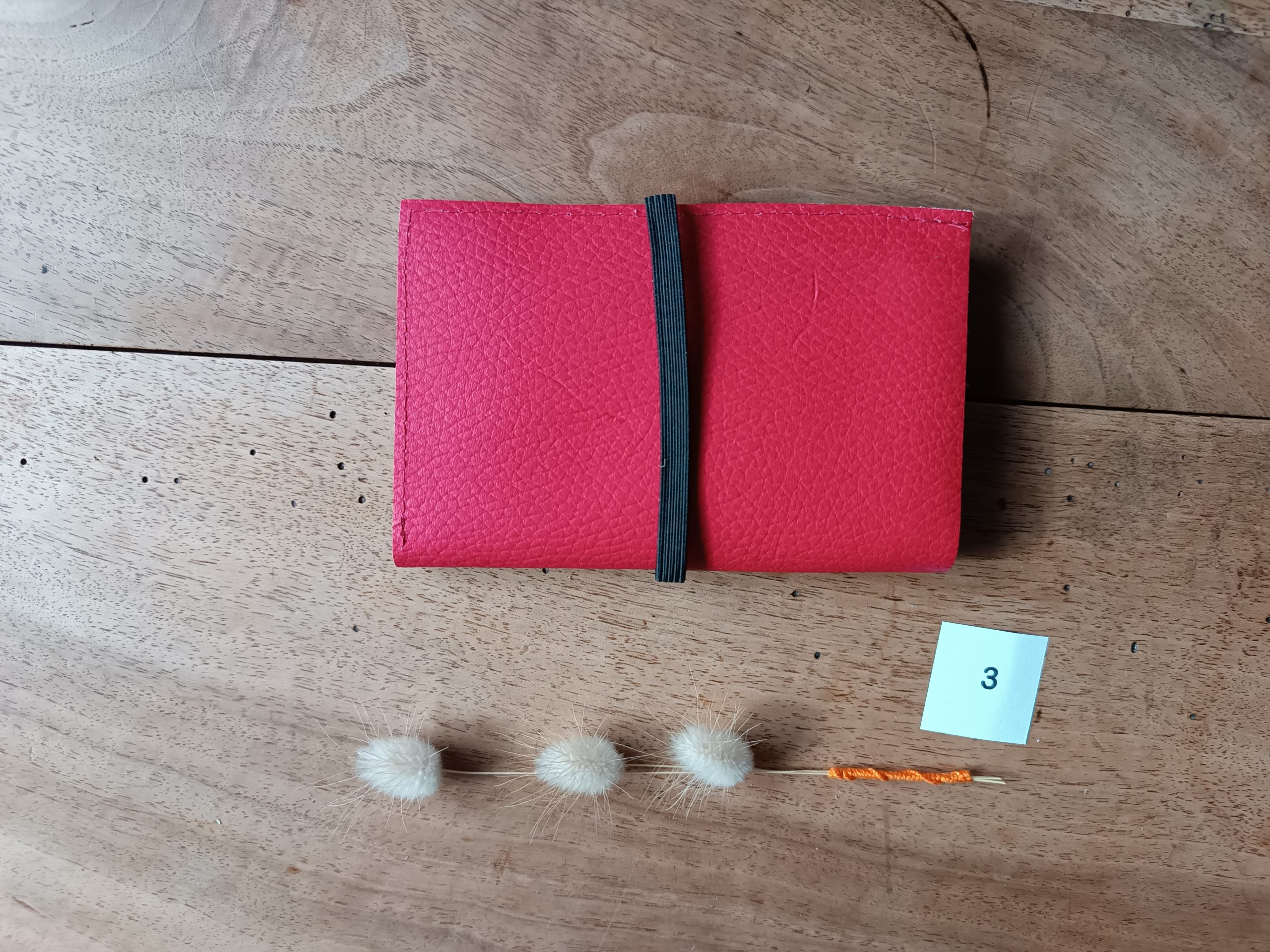 Portefeuille en cuir rouge upcyclé – Image 4