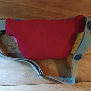 Sac banane multicolore rouge artisanal upcyclé