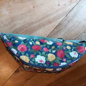 Sac banane fleuri et uni rouge XXL