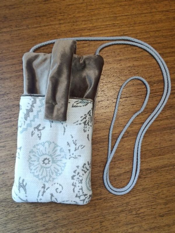 pochette téléphone velours upcyclée