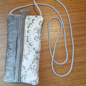 pochette téléphone velours upcyclée