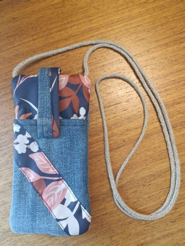 Pochette téléphone jeans upcyclé