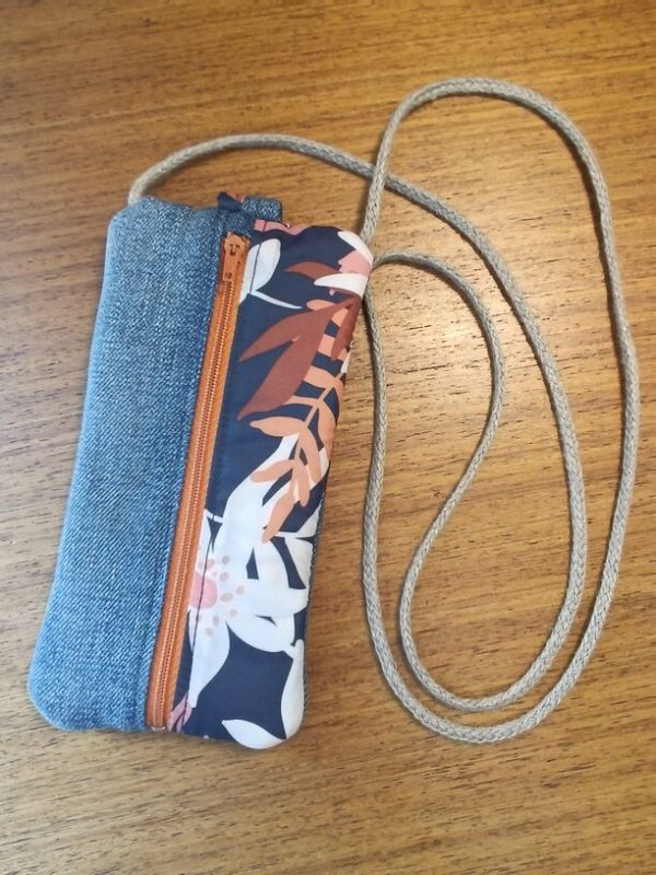 Pochette téléphone jeans upcyclé