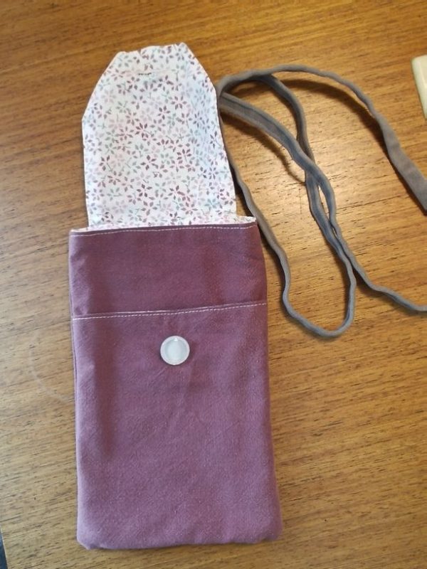 Pochette téléphone vieux rose