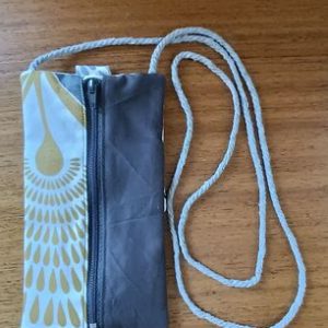 Pochette téléphone ethnique brun