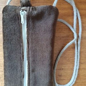 Pochette téléphone velours brun