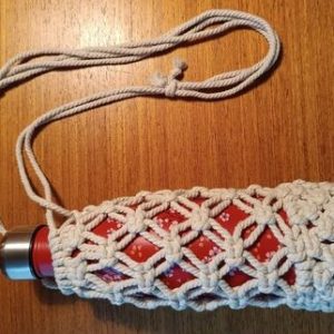 Porte bouteille en macramé